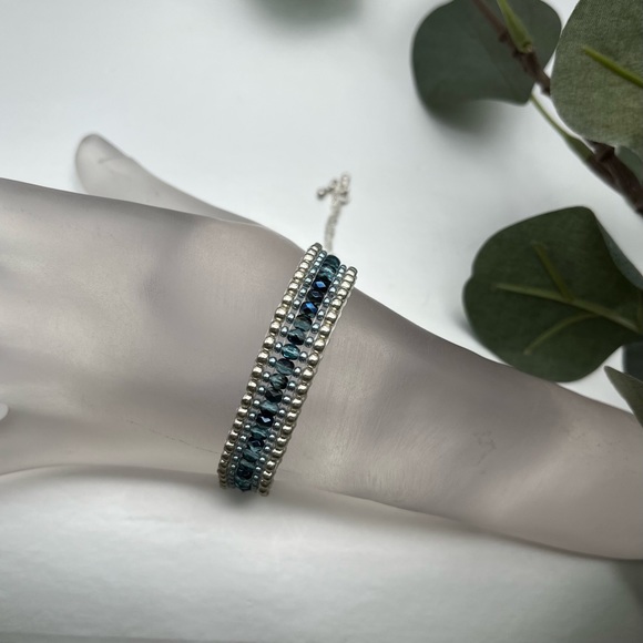 NEW Hand Crafted Blue and Silver Beaded Bracelet - Picture 7 of 10